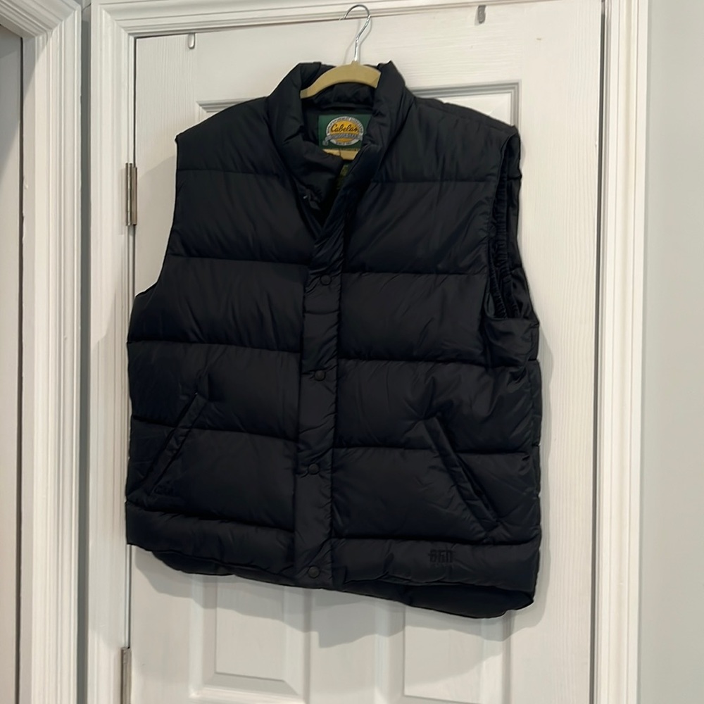 COPY - Cabelas Mens Premier Northern Goose a down shell vest in black. Size Lar…